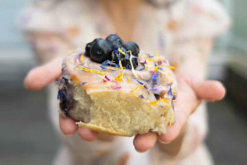 cinnamood blueberry roll 