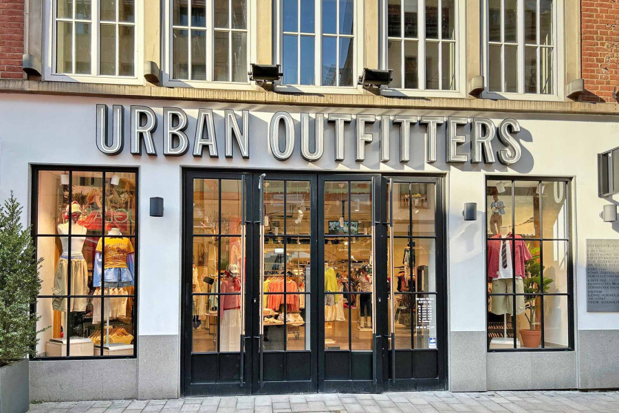 Urban Outfitters Eingang CityInitiative