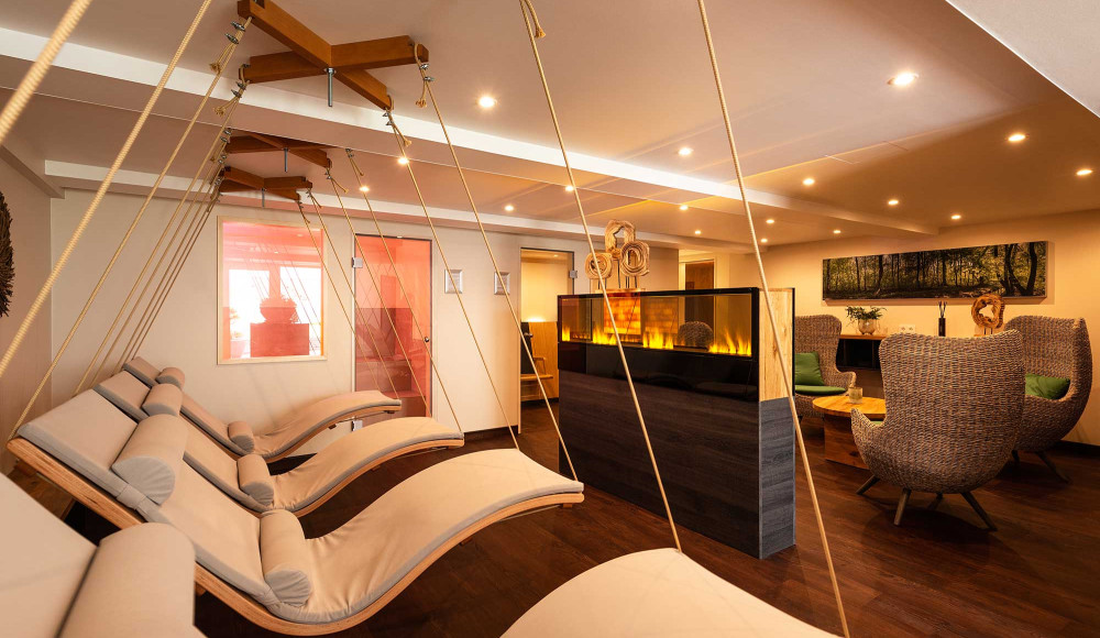 Hotel Munte am Stadtwald WaldSpa Entspannungszone mit Kaminfeuer | 